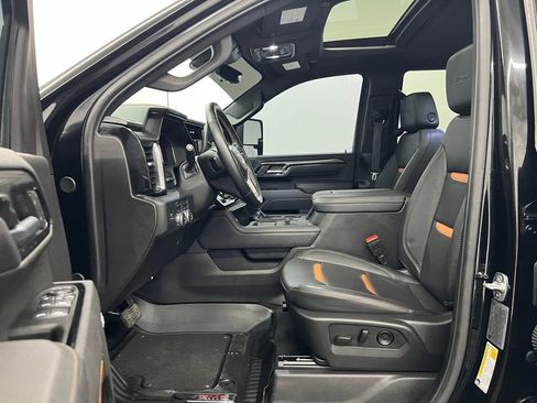 Used 2025 GMC Sierra 3500 AT4 w/ AT4 Premium Plus Package image 4