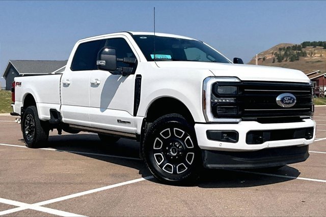 Used 2025 Ford F350 Platinum AWD/4WD image 3