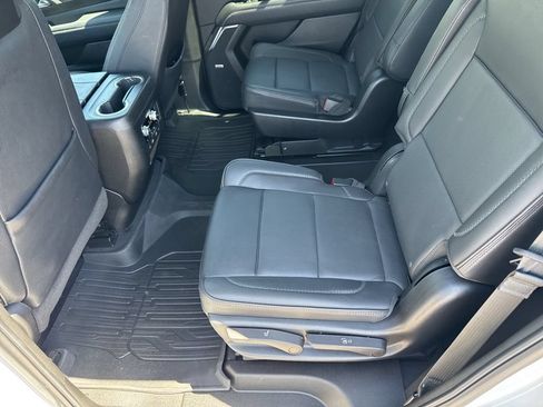 Used 2023 GMC Yukon Denali w/ Advanced Technology Package AWD/4WD image 29