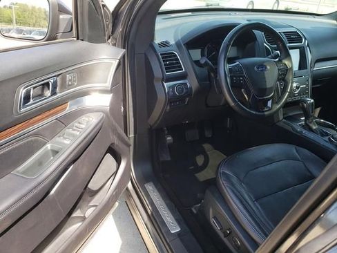 Used 2018 Ford Explorer Limited w/ Equipment Group 301A AWD/4WD image 11