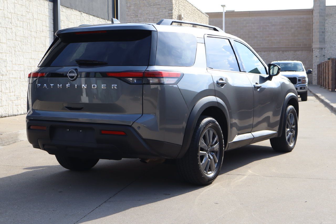 Used 2025 Nissan Pathfinder SV FWD image 3