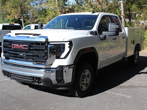 New 2025 GMC Sierra 2500 Pro w/ Convenience Package AWD/4WD image 2