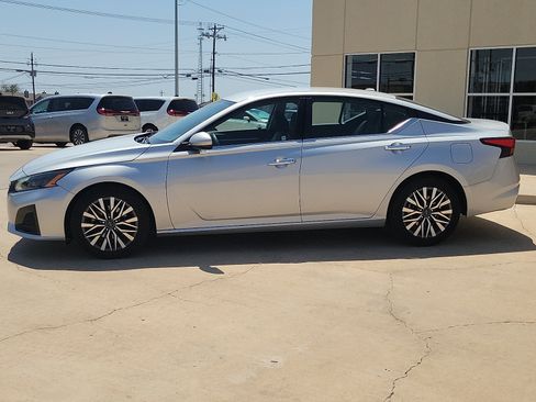 Used 2023 Nissan Altima 2.5 SV FWD image 4