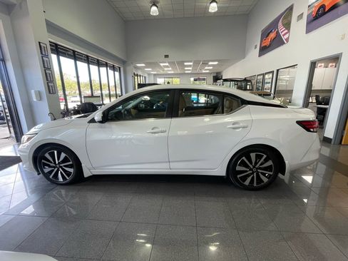 Used 2022 Nissan Sentra SV w/ SV Premium Package image 2