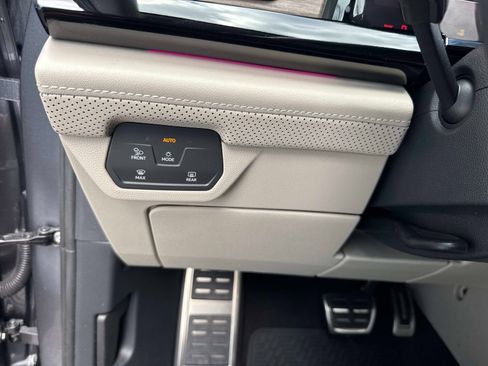 Used 2024 Volkswagen Atlas SEL Premium R-Line AWD/4WD image 33