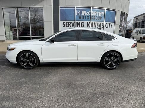 Used 2023 Honda Accord Sport image 2