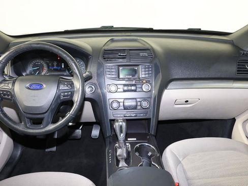 Used 2018 Ford Explorer XLT FWD image 11