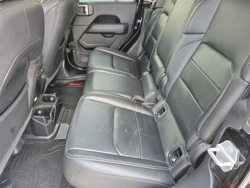 Used 2020 Jeep Gladiator Overland AWD/4WD image 7