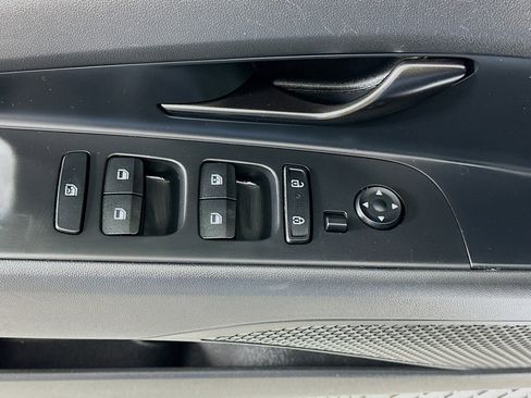 Used 2025 Hyundai Elantra Sport image 15