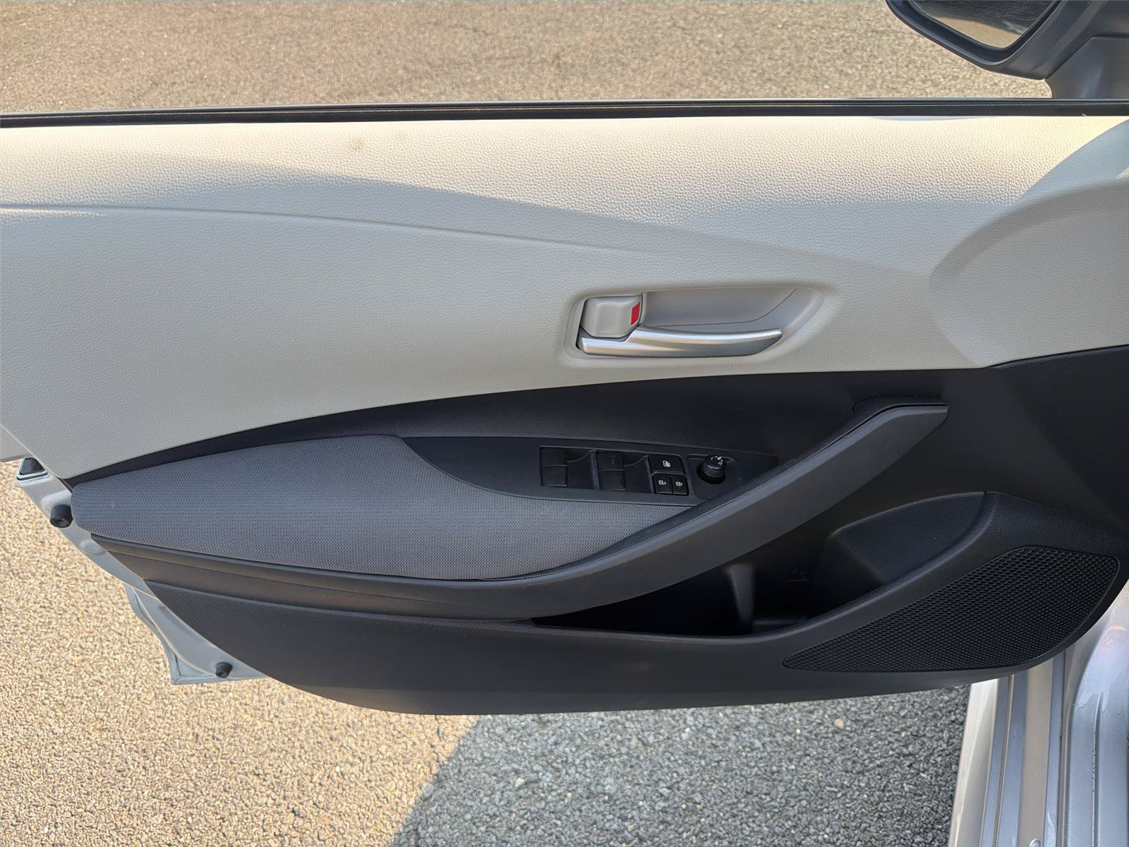 Used 2020 Toyota Corolla LE FWD image 22