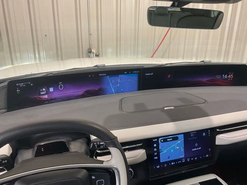 Used 2025 Lincoln Navigator Reserve AWD/4WD image 19