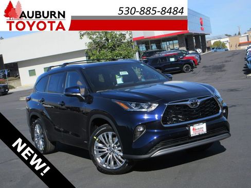 New 2026 Toyota Highlander Platinum image 1