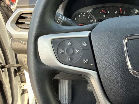 Used 2023 GMC Acadia SLT w/ Preferred Package image 16