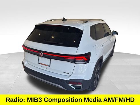 Used 2025 Volkswagen Taos SE w/ Panoramic Sunroof Package image 6