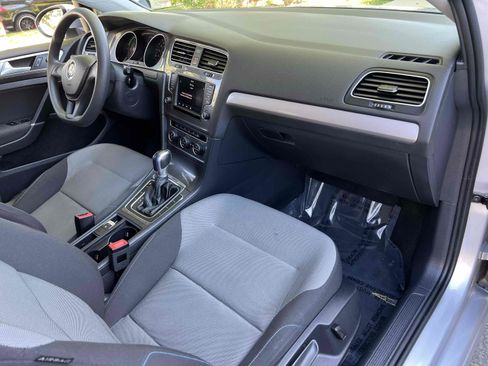 Used 2016 Volkswagen e-Golf SE w/ DC Fast Charging Package image 26