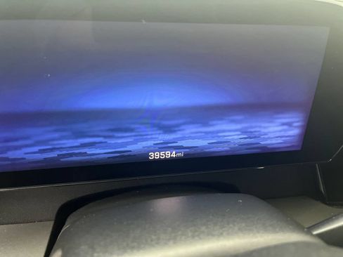 Used 2025 Chevrolet Traverse LT FWD image 18