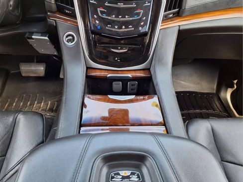 Used 2019 Cadillac Escalade Premium Luxury AWD/4WD image 14