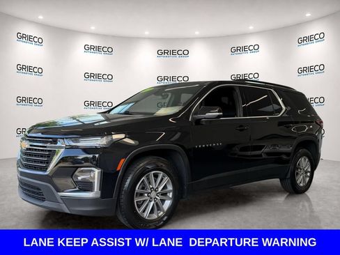 Used 2023 Chevrolet Traverse LT w/ Rear Camera Mirror Package AWD/4WD image 3