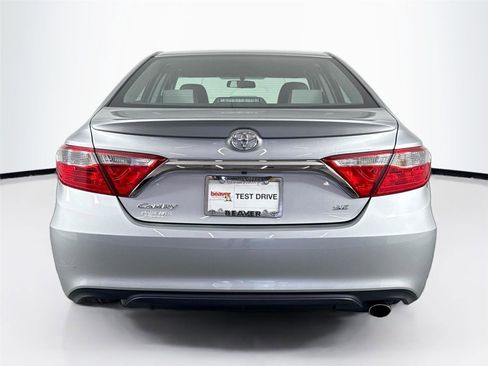 Used 2017 Toyota Camry SE image 10