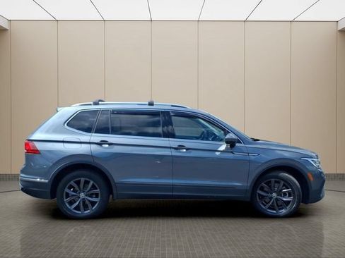 Used 2022 Volkswagen Tiguan SE AWD/4WD image 5