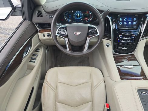 Used 2017 Cadillac Escalade Luxury AWD/4WD image 26
