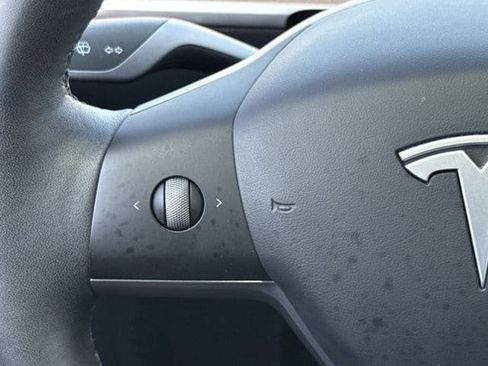 Used 2025 Tesla Model Y Performance image 14