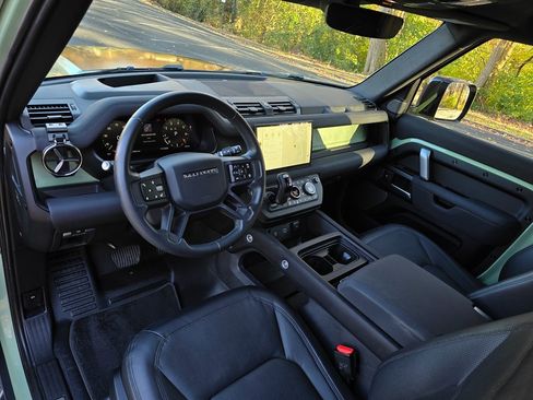 Used 2023 Land Rover Defender 110 75th Limited Edition image 3