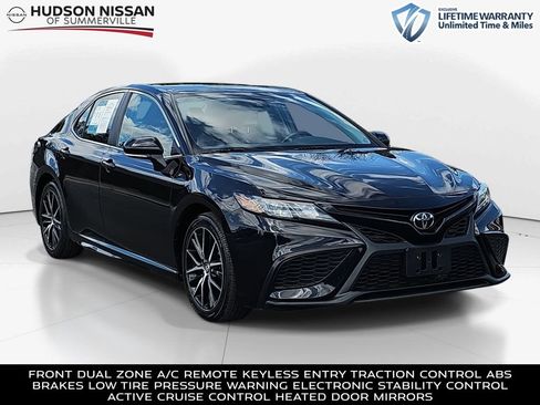 Used 2024 Toyota Camry SE image 1