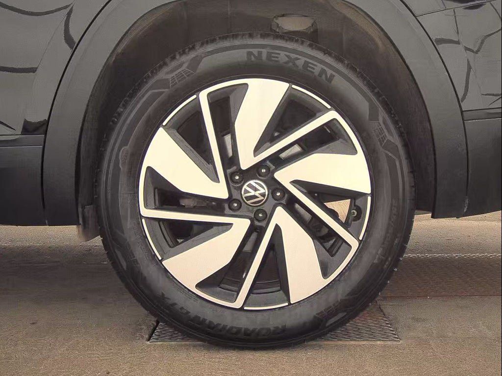 Used 2025 Volkswagen Atlas SE FWD image 12