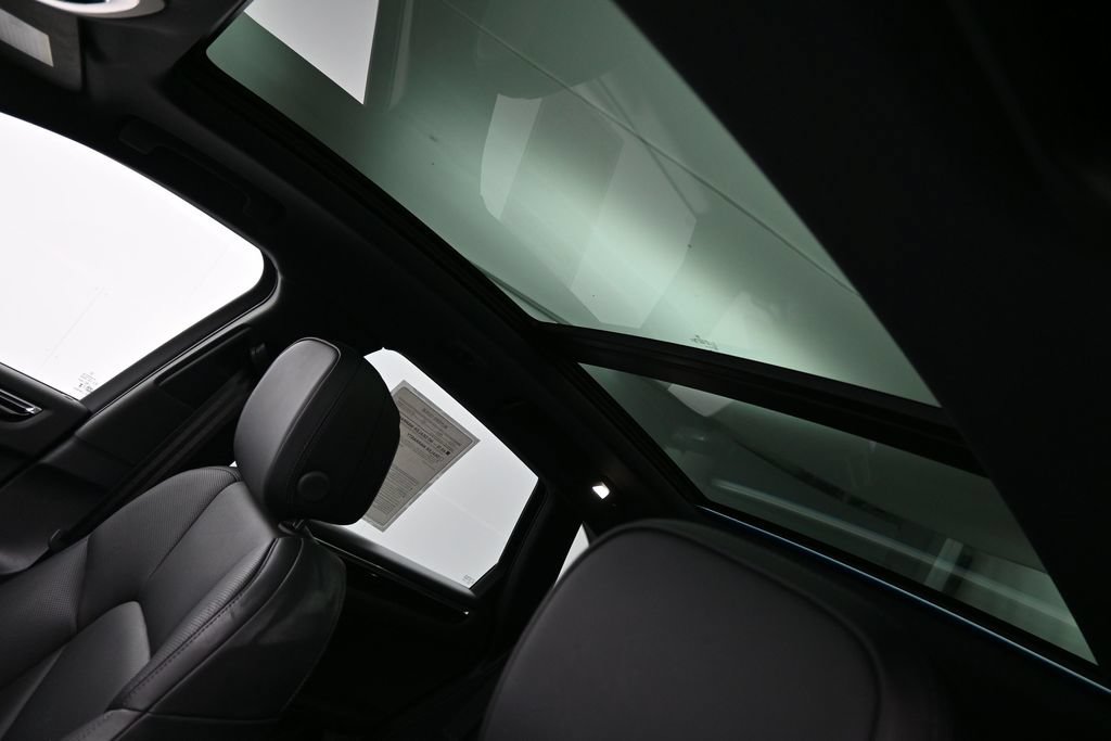 Certified 2026 Porsche Macan AWD/4WD image 10
