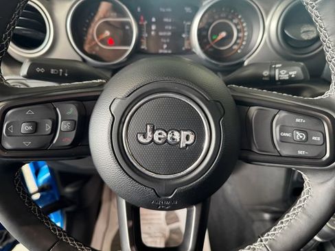 Used 2023 Jeep Gladiator Sport AWD/4WD image 23