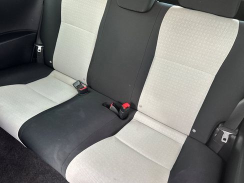 Used 2012 Toyota Yaris L image 14