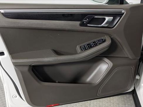 Used 2017 Porsche Macan SUV image 13