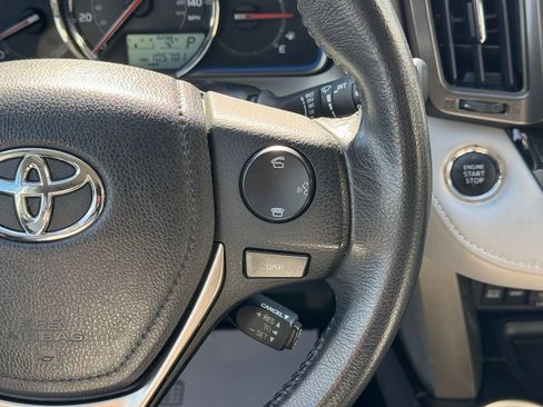 Used 2014 Toyota RAV4 Limited w/ Technology Package image 32