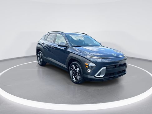 Used 2025 Hyundai Kona SEL FWD image 2