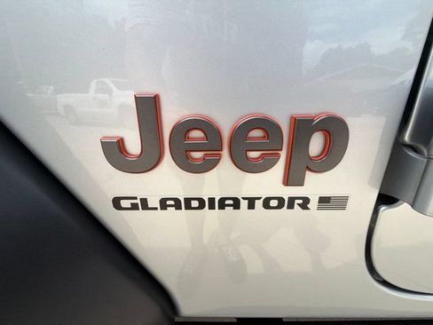 Used 2023 Jeep Gladiator Mojave w/ Trailer Tow Package AWD/4WD image 31