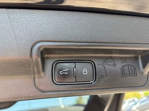 Used 2020 Ford Explorer XLT AWD/4WD image 36