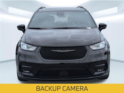 Used 2025 Chrysler Pacifica Limited image 10