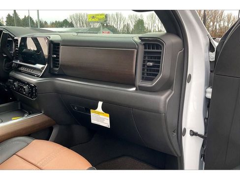 Used 2024 Chevrolet Silverado 3500 High Country w/ Technology Package image 18