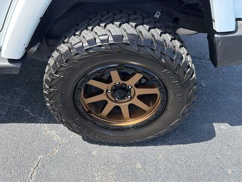 Used 2015 Jeep Wrangler Unlimited Sahara w/ Connectivity Group AWD/4WD image 34
