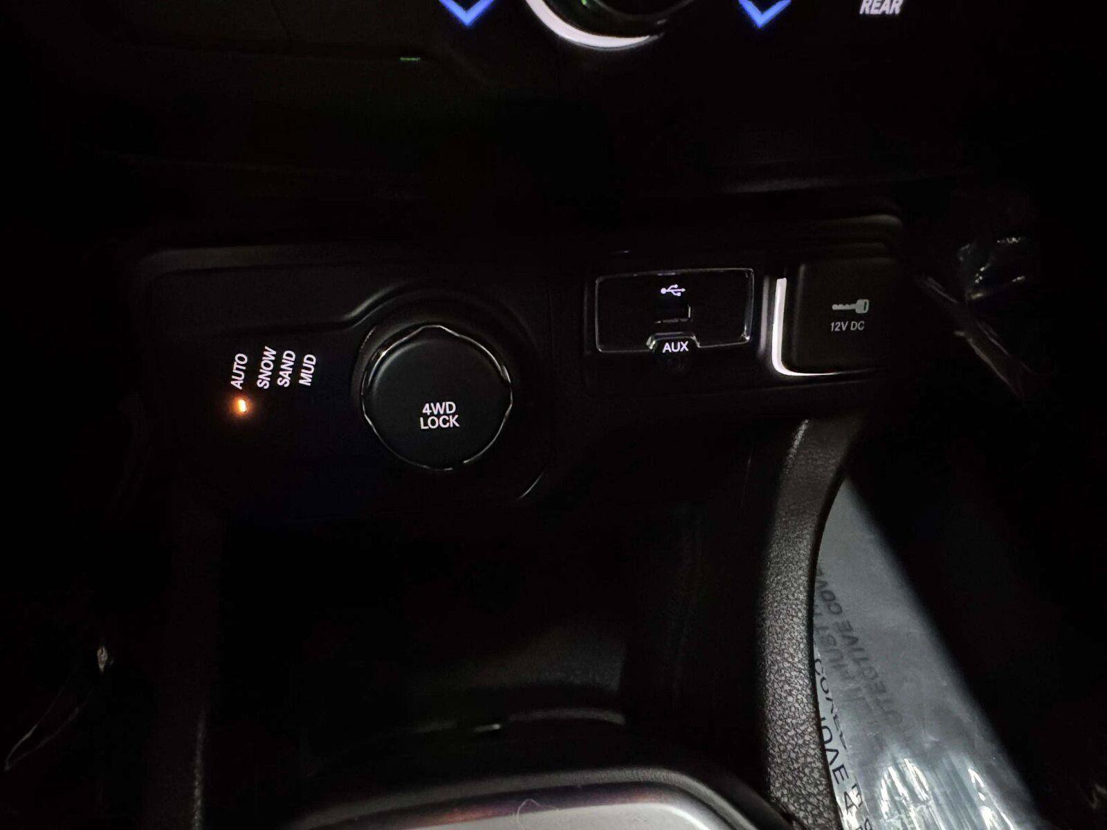 Used 2020 Jeep Renegade Latitude AWD/4WD image 35