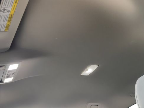 Used 2017 Toyota Tacoma SR image 18