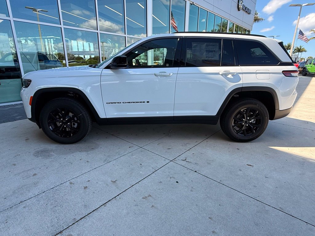 New 2026 Jeep Grand Cherokee Altitude RWD image 7