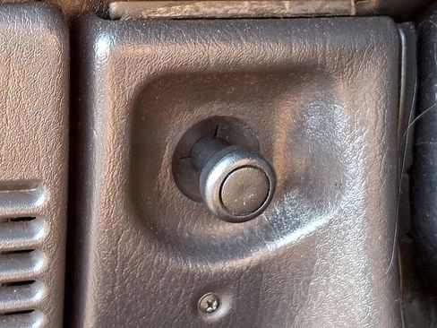 Used 1999 Jeep Wrangler SE image 21