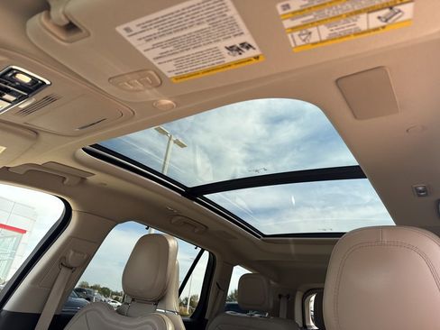 Used 2022 Lincoln Aviator Grand Touring w/ Equipment Group 301A image 8