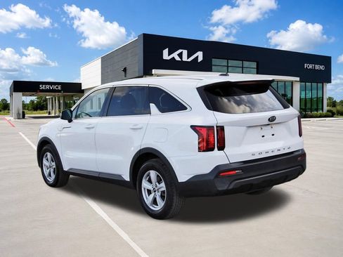 Used 2021 Kia Sorento LX FWD image 7