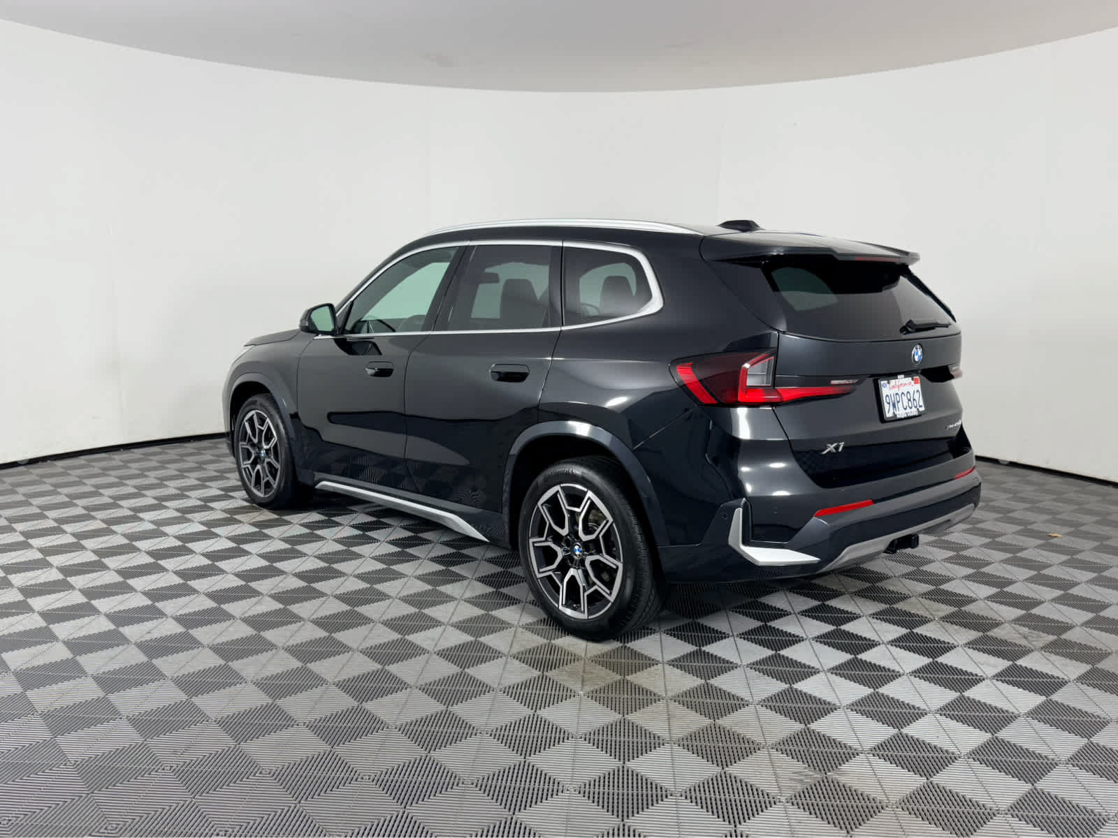 Used 2025 BMW X1 xDrive28i w/ Premium Package AWD/4WD image 5