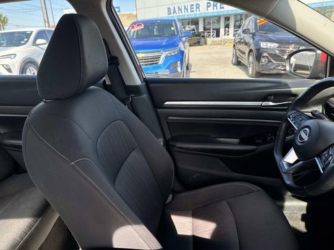 Used 2023 Nissan Altima 2.5 SV w/ SV Premium Package FWD image 12