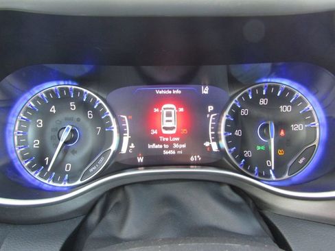 Used 2023 Chrysler Pacifica Touring-L image 27