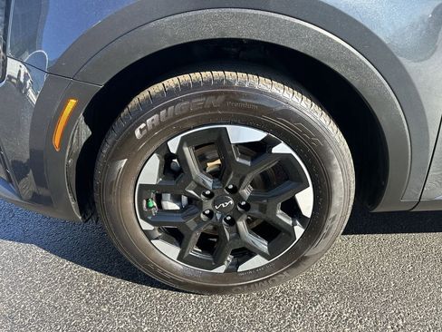 Used 2025 Kia Sorento S FWD image 16